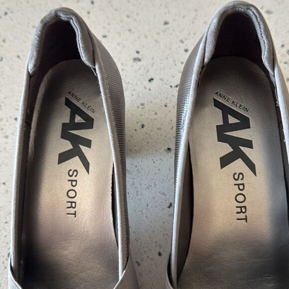 Anne Klein AK Sport Violetta Gray Coated Textile Block Heel Pumps Shoes Size 8M - Picture 10 of 12
